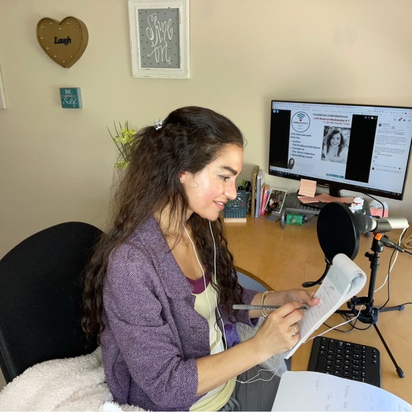 Hello and welcome to my closet☺️🙏💜 - Picture 6 of 7